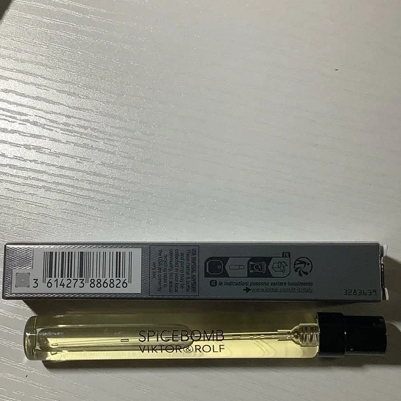 Viktor & Rolf Spicebomb Eau de Toilette in Black and Clear - Picture 2 of 2